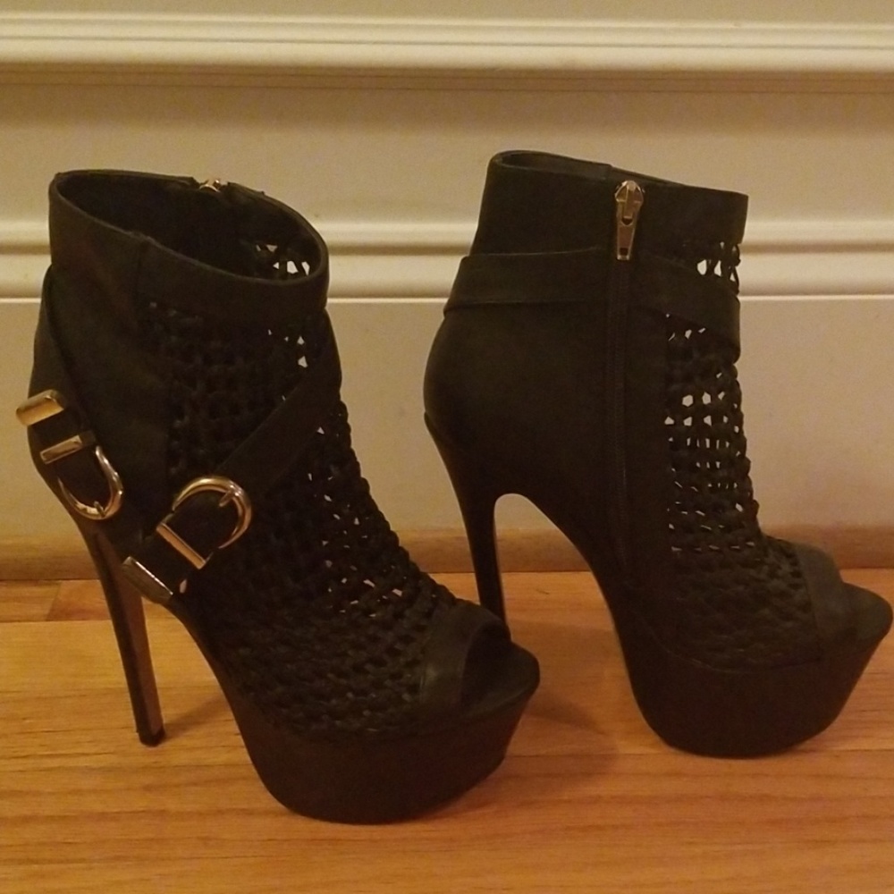 Bebe booties
